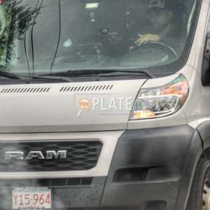 Distracted Driver of Y15964 on Mass. Ave in Lexington MA 