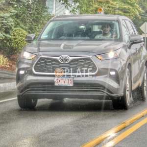 Distracted Driver of 3XTV15 by Wilson Farm in Lexington MA 