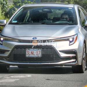 Female Driver of 3LNL17 Failed to Signal on Page Rd in Bedford MA
