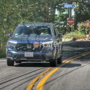 Female Driver of 5AXK57 Weaved and Sped on Page Rd in Bedford MA 