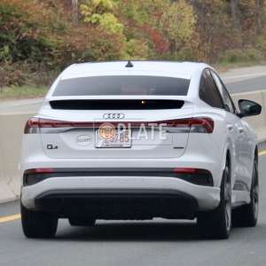 VE5785 MA License Plate