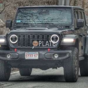 6YXX67 MA License Plate