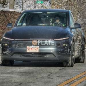 5CKT97 MA License Plate