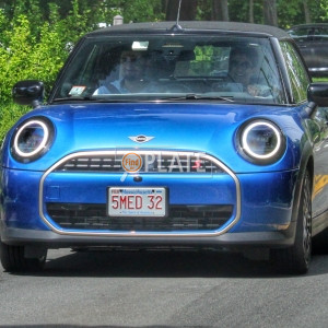 5MED32 MA License Plate